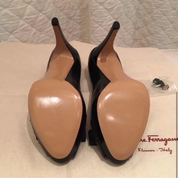 New never worn Ferragamo peep toe pumps. - Picture 4 of 4